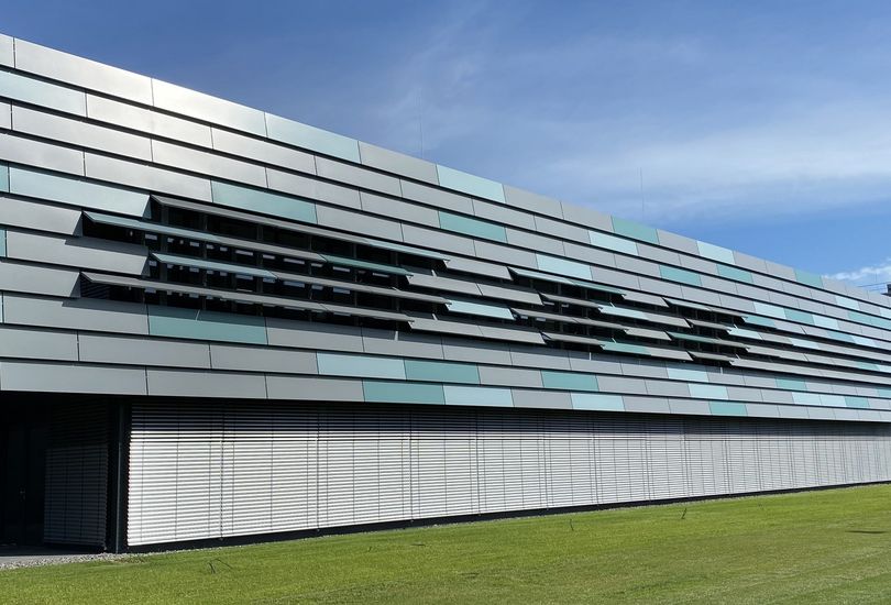 Wittenauer, Sasbach, Metallfassade, Alu-Lamellenfassade