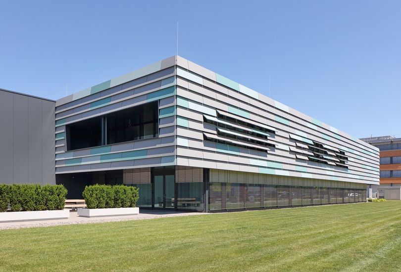 Wittenauer, Sasbach, Metallfassade, Alu-Lamellenfassade