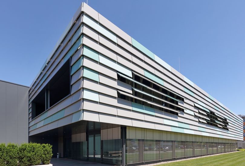 Wittenauer, Sasbach, Metallfassade, Alu-Lamellenfassade