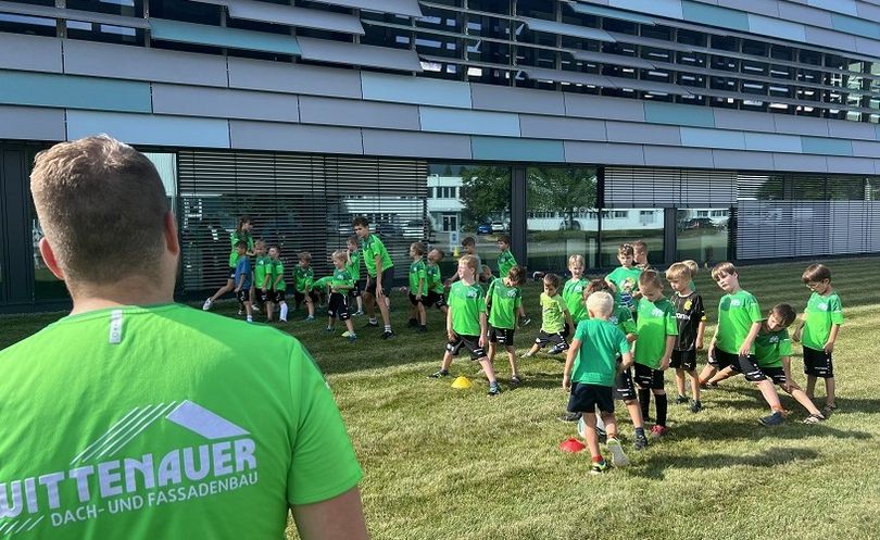 Bambini-Training des SV Sasbach auf dem Gelände der Wittenauer GmbH