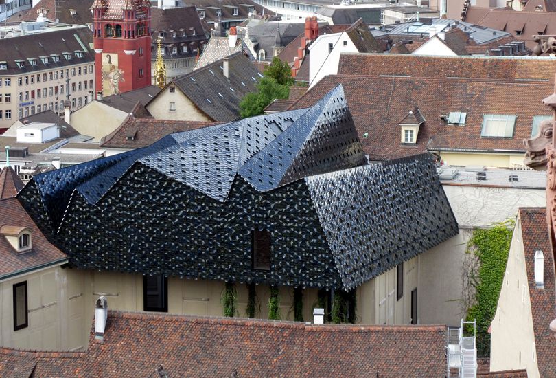  Museum der Kulturen, Basel, Schweiz, Dach, Aluminiumstehfalz, Stehfalz, Keramikkacheln, Keramik, aufgeständert, Deutsche Steinzeug