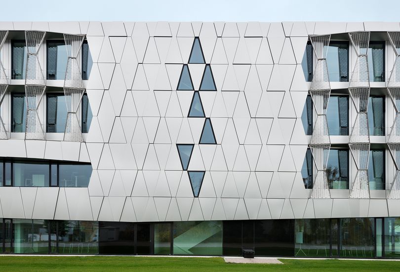 AUMA Müllheim, Metallfassade, Verbundalu, Reynobond, Arconic GmbH