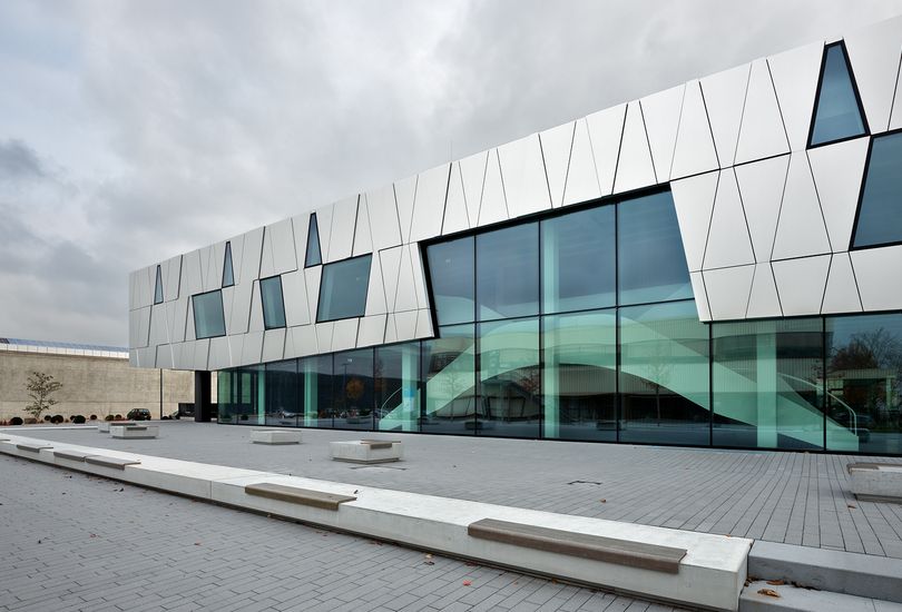 AUMA Müllheim, Metallfassade, Verbundalu, Reynobond, Arconic GmbH